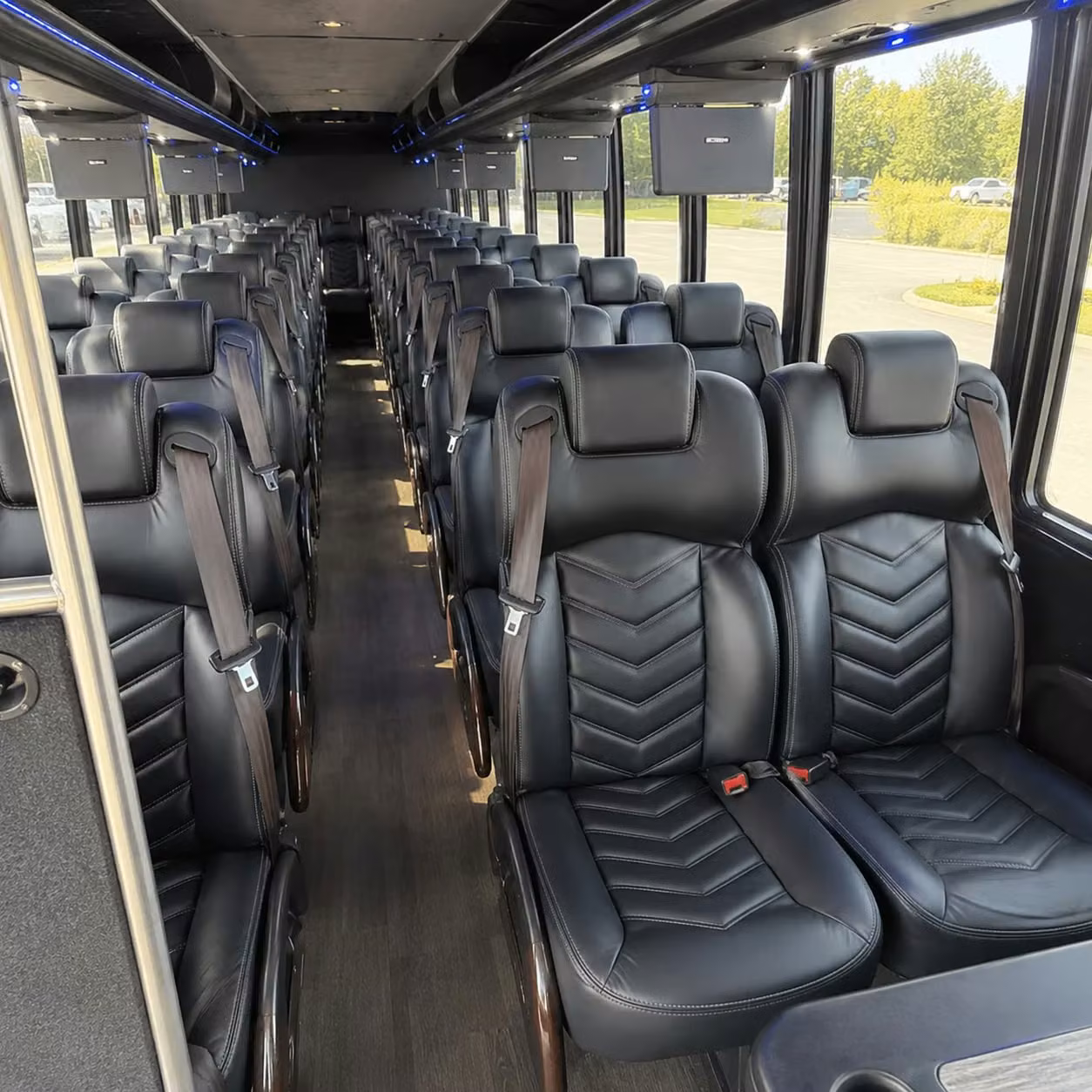 yakima 25 passenger minibus rental
